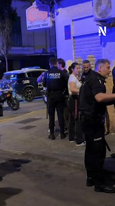 🚨 Un ferit greu en una brega multitudinària a Santa Catalina, a Palma. 🚑 Ha patit talls profunds al coll i a la cara, però no es tem per la seva vida. ➡️⬅️ En la baralla, s'hi han vist implicats dos grups que es coneixien. ↘️ https://ib3.org/?p=489155 | IB3 Notícies
