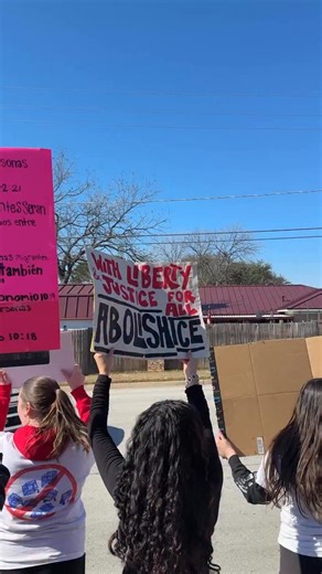 North Richland High School students joined as part of a national day of demonstration against Immigration and Customs Enforcement officials that included student walkouts across other Tarrant County schools. Click the link 🔗 in our bio to read more. 📸: Maria Crane | Fort Worth Report/CatchLight Local/Report for America | Fort Worth Report
