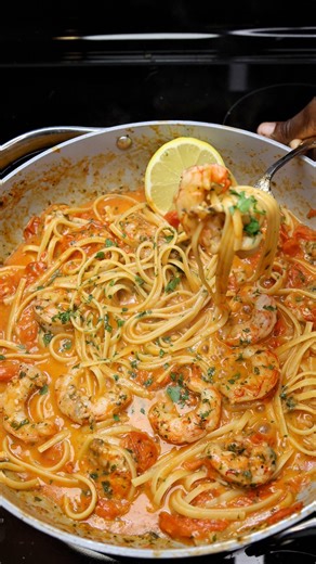 🍤 Shrimp & Burst Cherry Tomato Linguine This Shrimp & Burst Cherry Tomato Linguine is fresh, simple, and full of flavor. 🍤🍝 Juicy shrimp, sweet blistered tomatoes, freshly grated Parmesan, and a squeeze of lemon bring everything together beautifully✨ Full written recipe is now live on Substack! Link in bio ⬆️🫶🏽💕 | Seafood Network