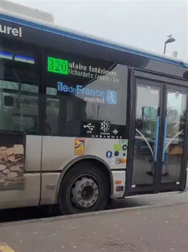 Départ d'un bus de la ligne 320 a Noisy le Grand Mont d'Est #ratp #bus @✝ Méghan ✝