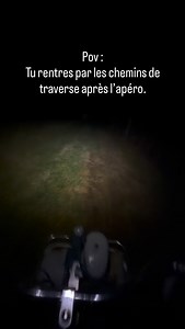 Les chemins de traverse : là où le code de la route devient une suggestion. Pas besoin de Waze quand le Solex connaît le chemin du retour par cœur. La France rurale quoi. | julien_viedemotard