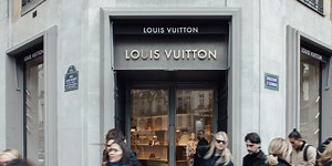 Louis Vuitton Owner’s Sales Beat Forecasts Despite Weak Growth