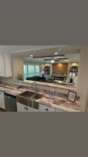 L’HELICON 3.0 🔥 CASA MÓVEL 🔥 33800€ 4 quartos, 2 banheiros Pessoal, confiram este favorito dos fãs chamado Hélicon! Esta casa está completamente decorada com todas as opções possíveis! Ela tem mais de 238 m² e oferece um excelente layout bem distribuído. Basta ver a suíte principal desta casa! Algumas das incríveis características deste modelo Winston são… 💥 Telhado de aço ondulado calibre 29 💥 Pisos com vigas espaçadas a cada 30 cm (12”) 💥 Armários de madeira maciça com dobradiças de fecha