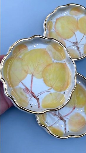 How I press a real leaf in clay to make a ceramic dish with autumn Aspen leaves #satisfying #pottery