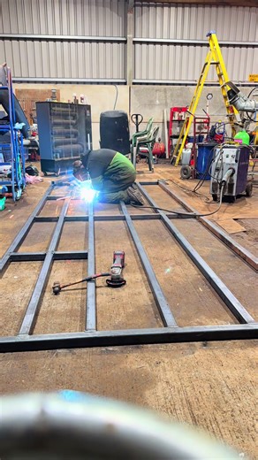 Crafting a Royal Gate for the Palace