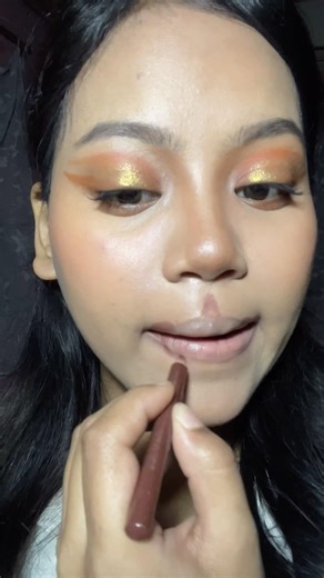 Fuller lips hack #fullerlips #liptutorial #plumpliplove #douyinmakeup #makeuphacks #shorts #explore