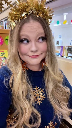 What are you reading this weekend?! #thehappiestlibraryonearth #booktok #librariansoftiktok #life #readersoftiktok