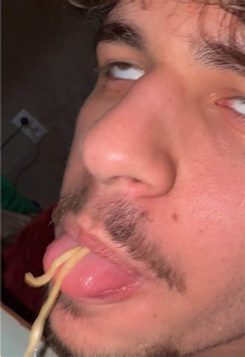 Mi cuarto asmr comiendo fuk1n fideos #asmr #asmrartist #si #humor