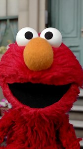 233K views · 5.4K reactions | Sabemos que la mejor manera de empezar la semana es con un abrazo de Elmo. ❤️ | Plaza Sésamo | Facebook