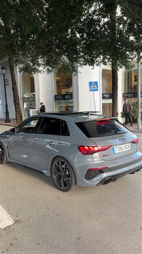 Launch Control in Audi RS3: Experience Acceleration