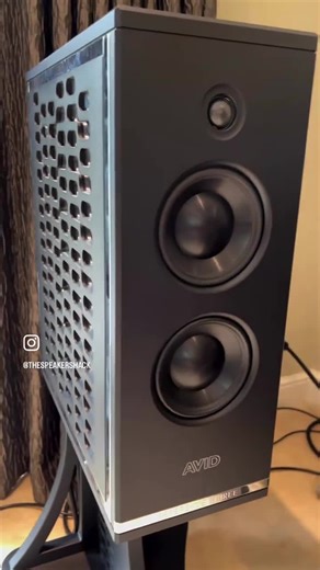 The incredible AVID HiFi Reference 3 speakers playing On Her Majesty’s Secret Service by the Propellerheads 🔊❤️🙏🏻