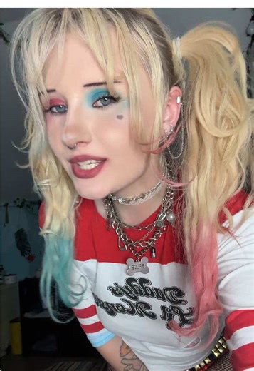 Harley Quinn Cosplay Lyrics and Performance Guide