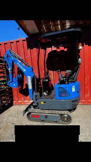 Mini pelle 1T moteur KUBOTA Diesel - 1.350.000 TTC - as-tu remarqué le détail qui tue ? Les joysticks sont sur le côté. | Tahiti Pel-job Import