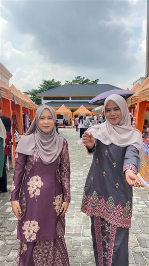 INFO PEKANBARU, RIAU on Instagram: "Sudah ada rencana weekend? Kalau belum, merapat ke Bazar MILAD IKTA ke-3! 🤩 Ada makanan enak, stand UMKM, pentas seni, pertunjukan, plus vibes kampus yang super rame! Masuk gratis—bawa semangat yang penting! 📅 5 - 7 Desember 2025 ⏰ 08.00–17.00 WIB 📍 Kampus IKTA – Jl. Parit Indah No. 38 See you !😍"