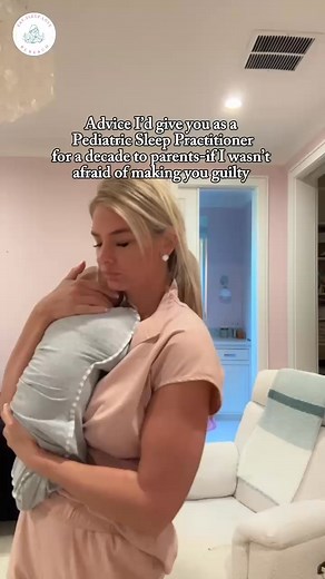 1. If your baby can’t fall asleep without you, it’s not a sign you’re doing something wrong. It simply means their nervous system still relies on you to feel safe — and that’s okay. Connection and healthy sleep habits can grow together. 2. If bedtime feels like you’re negotiating a peace treaty every night, your baby isn’t manipulating you. They’re overwhelmed. Their little brain is trying to find security, not “one more minute.” 3. That “wired but exhausted” chaos before bedtime? That’s not per