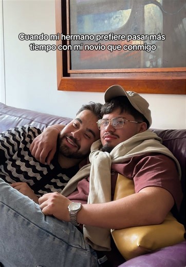 Hermanos y Novios: La Tolerancia en el Humor Familiar