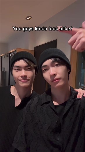 Yes we do!!!! #twins #twin #twinmicmac #มิคเเมค #lookalike