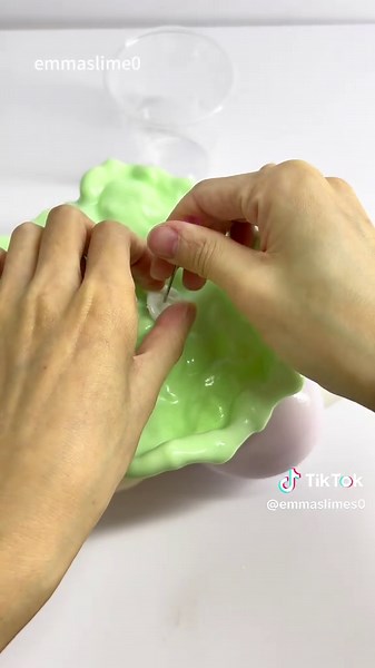 Cutting Stress Balls: ASMR Relaxation and Decompression