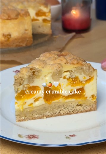 Creamy Crumble Cake 🍊🍰🤍 Soft, buttery crumbs, a creamy vanilla filling, and juicy mandarins baked into the coziest cake ever 😍 Easy to make, perfectly creamy, and ideal for coffee time or dessert. And the best part: you can use any fruit you like!! Mandarins, berries, apples, peaches… this cake works with everything 🥰😋🤌🏻 Save this recipe for later & let me know if you’re a crumble cake lover 🤭🧡 Get the recipe on my blog (link in bio) or https://izzyskitchenblog.com/creamy-mandarin-stre