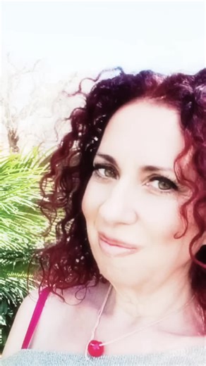 Donna matta, libera e resiliente: un inno all'amor proprio