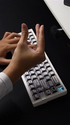 - White Comic Keyboard Showcase -