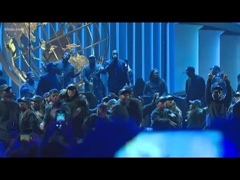 'Jesus is King: Sunday Service Experience': Kanye West, choir perform at Lakewood Church