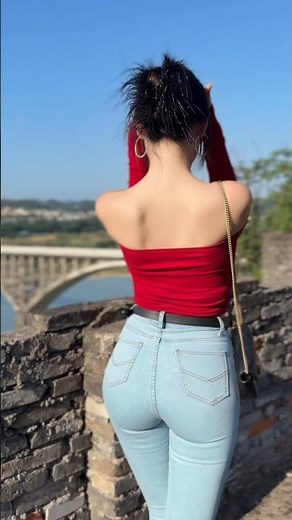 The jeans' glamorous back view and the tight-fitting pants accentuate her perfect curves.#beauty