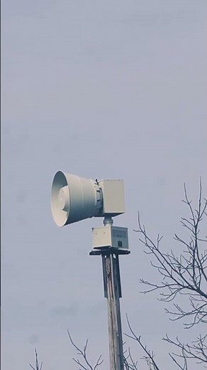 Federal Signal Model 2001 SRN siren sounding during tornado warning #stormalert #emergencymanagement