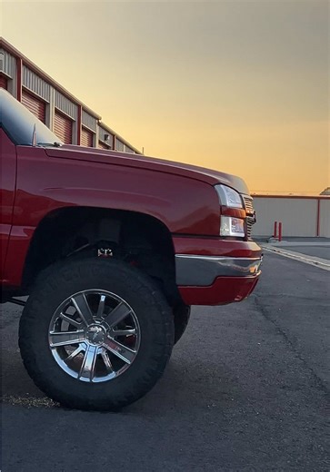 Gimbal is about to make filming 👌🏻 #fypage #fyp #chevytrucks #liftedtrucks #chevysilverado #cateye #silverado #cammedtrucks