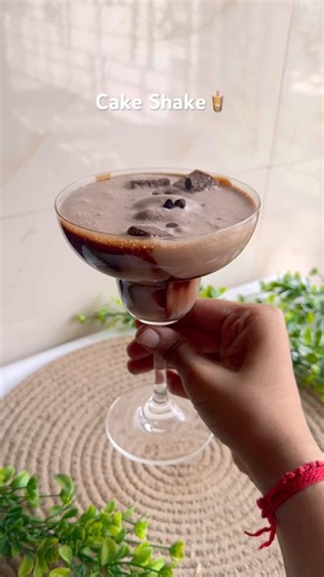 Cake shake|Milkshake recipe|Summer recipe #cakeshake #summerrecipes #youtubeshorts #milkshakerecipe