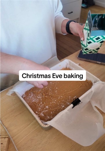 I know it’s not Christmas Eve, thought I should probably start posting before the new year 😅 exhausted and juggling life is very real at the moment #twinsplusthree #christmaseve #baking #foodtiktok #thermomix