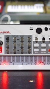 ¡Tu estudio rítmico portátil! El Korg volca sample 2 tiene todo lo que necesitas para crear la música que te gusta, ¡y en un formato pequeño y portátil que puedes llevar donde quieras! Por sí sola ▪️ Para mayor info: https://bit.ly/VolcaSample2_kog ▪️ Distribuidores autorizados: http://bit.ly/2Cn98sq… Ver más | KORG PERU