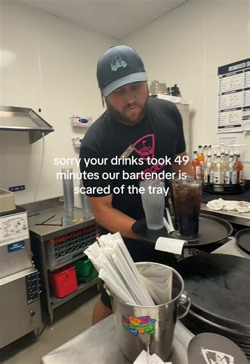 Bartender Scared of the Tray Causes 49-Min Drink Delay