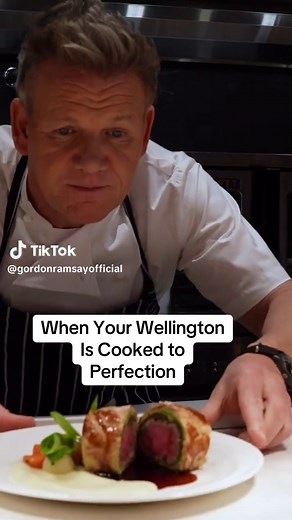 Truly there is no better feeling than a perfectly cooked Wellington 🤤 | Beef Wellington