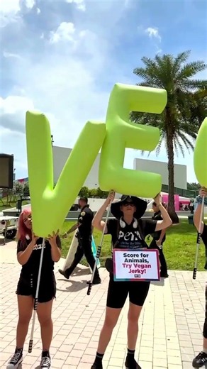 Plot twist: the strongest guy at the FIFA Fan Fest is eating vegan jerky. 😉💪
