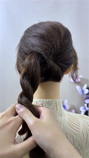 Modern Updos: A Chic Twist on Ancient Elegance