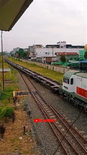 KERETA API GERBONG DATAR MELEWATI RUMAH SINYAL DAN PERLINTSAN PULU BRAYAN #shorts