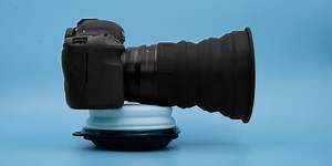 KUVRD: univerzální sluneční clona poslouží i jako držák na filtry