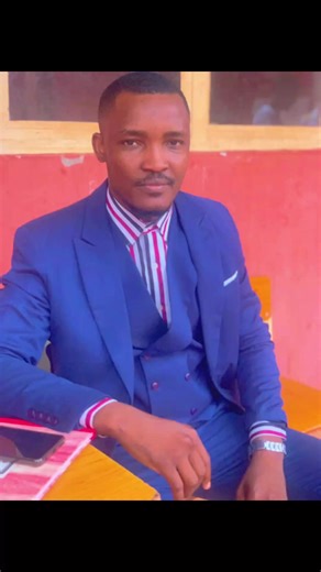 Foto tirada no Município do Cambulo na escola da Terra Nova, com o meu ilustre Colega Professor Adeleu. ==Deus no comando de tudo==