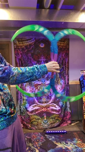 Tutorial time!! How to get the buugeng to spin at the same time! #buugeng #ledbuugeng #ledflow #flow #fyp #rave #ravetok #flowislife #movementmeditation #buugengtutorial #buugengpractice