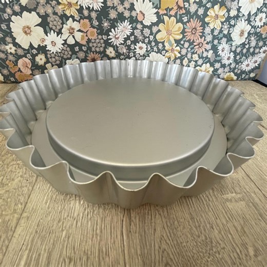 Vintage Flan or Tart Tin – Shallow Loose Bottomed Baking Pan With Fluted Edge - Etsy