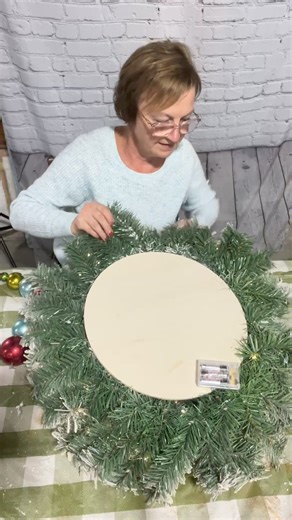 See how I am decorating a 25” flocked wreath for Christmas 🥰🥰 You can find this wreath and the wool deer wall mount in my shop See comments | The Crafty Decorator