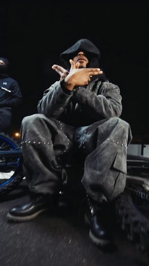 R2 on Instagram: "FEATDELANNEE DISPO VENDREDI @niska_officiel ⏳"