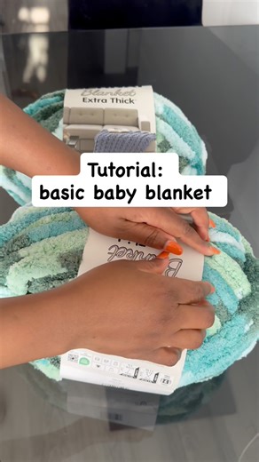 A quick tutorial to make a basic baby-size blanket 🤍🧶 Perfect for a newborn gift or a cozy nursery✨ And the matching little slippers….👣 If you’re a beginner and don’t know where to start, I guide you step by step: -Detailed PDF guide -Full step-by-step video -Available in English & French 🤍 Beginner-friendly 👉 Any questions? Drop them in the comments — I’m happy to help 💬 👉 Want the full tutorial? Visit my website in bio or comment “LINK” to receive the direct link ✨ . . . #handknit #chun
