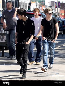 Zayn Malik and Niall Horan Members of One Direction shopping at Urban Outfitters on Melrose Avenue with two bodyguards Los Angeles, California - 10.11.12 Featuring: Zayn Malik and Niall Horan Where: United States When: 10 Nov 2012 Stock Photo - Alamy