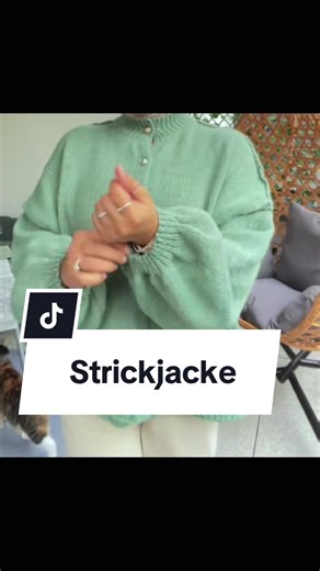 ✨ Modische Neuheit: Diese Damenstrickjacke überzeugt mit ihrem schlichten, vielseitigen Design. Der lockere Schnitt, lange Ärmel und elegante Metallknöpfe sorgen für einen lässigen Look, der sich perfekt zu jedem Outfit kombinieren lässt – ob im Alltag, im Büro oder beim entspannten Treffen mit Freunden. Komfort und Stil in einem zeitlosen Piece. Klar, hier sind sie klein geschrieben: #strickjacke #damenmode #modischeneuheit #viral #fyp