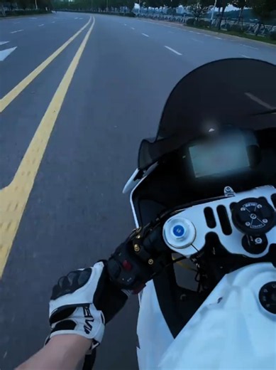 🔥 ZXMOTO 500RR – THE INLINE-4 REVOLUTION IS ARRIVING! 🔥🏍️ 📅 OFFICIAL LAUNCH: 13/9/2026 💰 Estimated Selling Price: Below RM30,000 📩 OPEN BOOKING NOW! The countdown has begun! 🇲🇾 The all-new ZXMOTO 500RR is finally coming to Malaysia, bringing back the thrill of a high-revving Inline-4 supersport at a price that will shake the market! 😈 ⚡ Highlights: ✅ 470cc Inline 4-Cylinder Engine ✅ High-RPM Screaming Performance ✅ Race-Inspired Aerodynamic Fairing ✅ Lightweight Sport Chassis ✅ Premium 