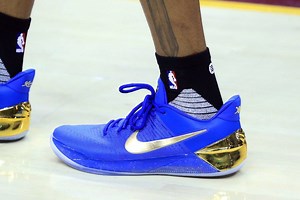 When Phil Knight first started Nike, he knew nothing about shoes and had almost no money. Here's how he grew it into one of the biggest companies in the world. | Bloomberg