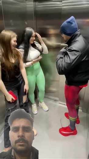 superman elevator pranks 😂 #shortvideos #comedy #entertainment #pranks #superman #viral #trenfing