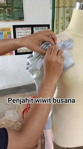 424K views · 7.2K reactions | Tutorial bikin variasi gelobang gelombang pada ujung lengan atas atau drapping lengan. . Tonton vidionya sampai selesai yaaaa.... #tutorialmenjahit #tipsdantrikmenjahit #tutorialdrapping #tutorialbikinvariasitangan #jahitmenjahit #prosesdrapping #rell #fyp #viral | penjahit wiwit busana | Facebook